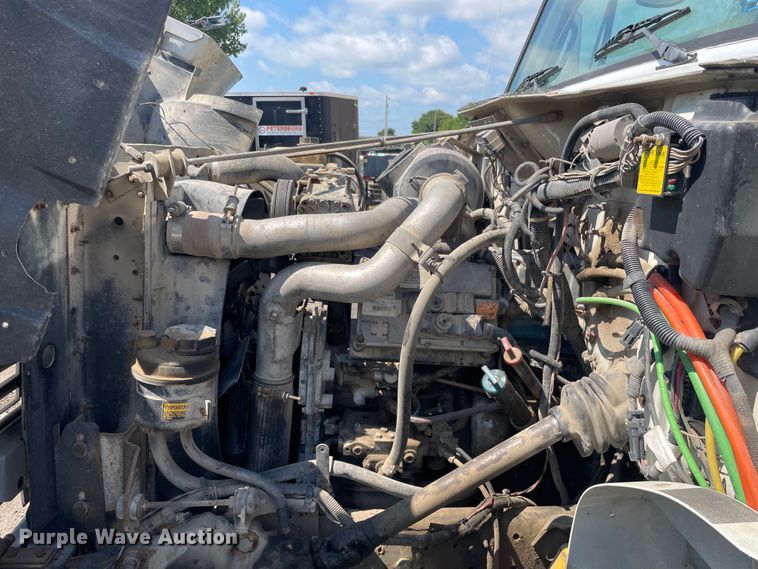 image for item KF9568 2000 International 4700  utility / service truck