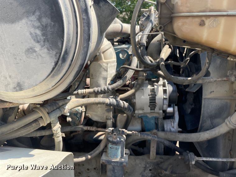 image for item KF9568 2000 International 4700  utility / service truck