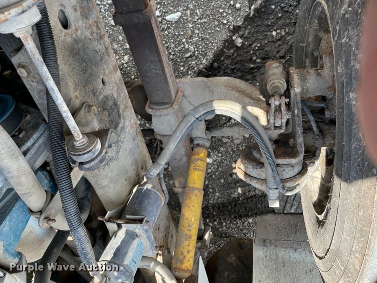 image for item KF9568 2000 International 4700  utility / service truck