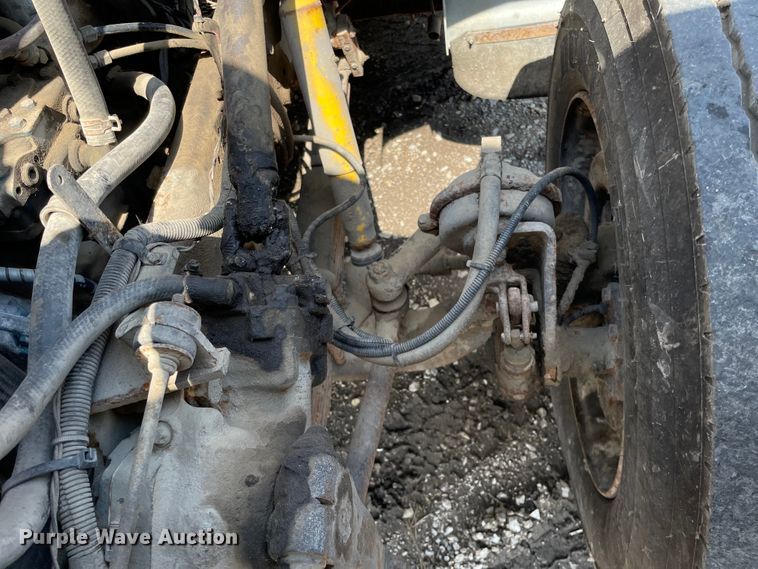 image for item KF9568 2000 International 4700  utility / service truck