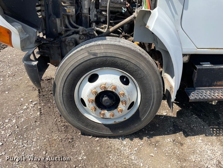 image for item KF9568 2000 International 4700  utility / service truck