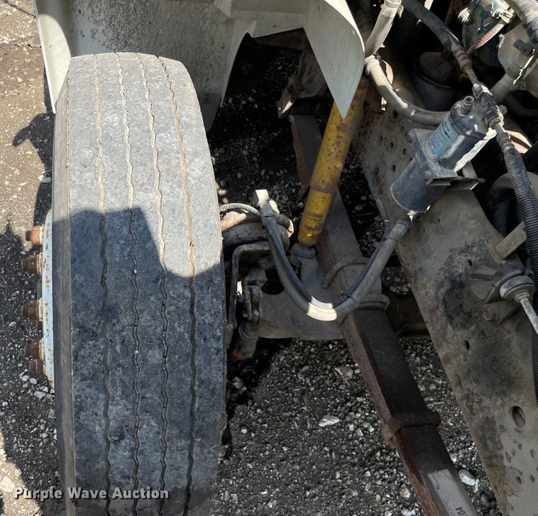 image for item KF9568 2000 International 4700  utility / service truck