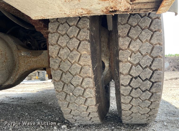 image for item KF9568 2000 International 4700  utility / service truck