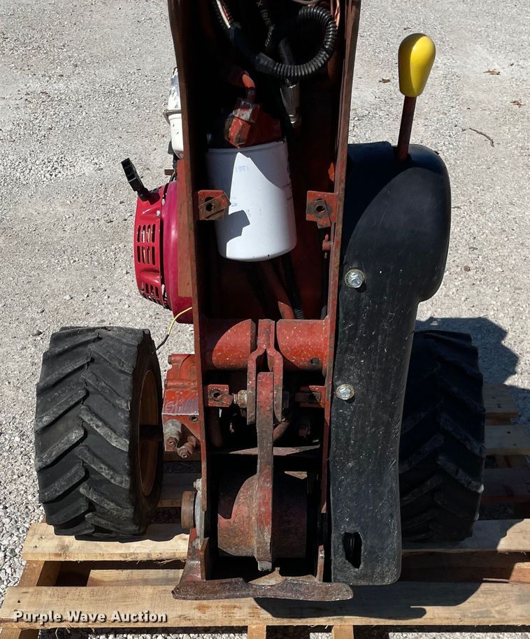 image for item KF9572 2000 Ditch Witch 100SX  cable plow