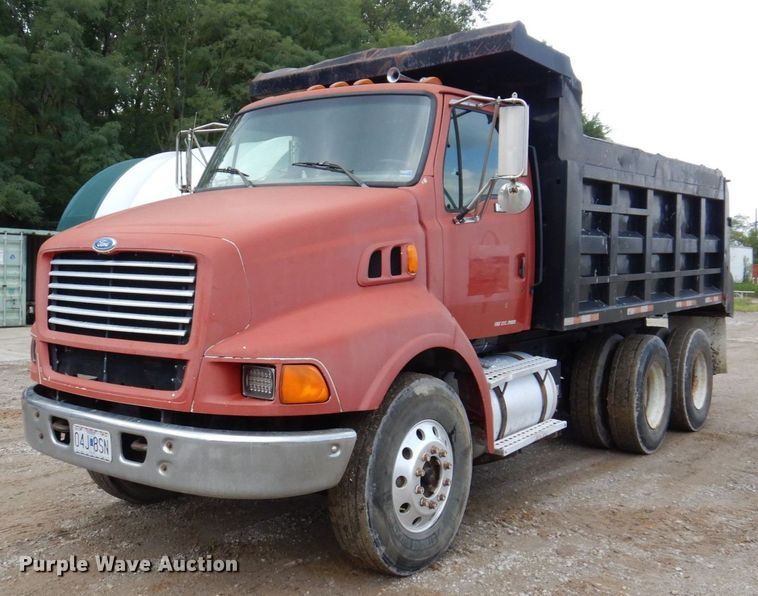 image for item KF9591 1997 Ford LNT8000  dump truck