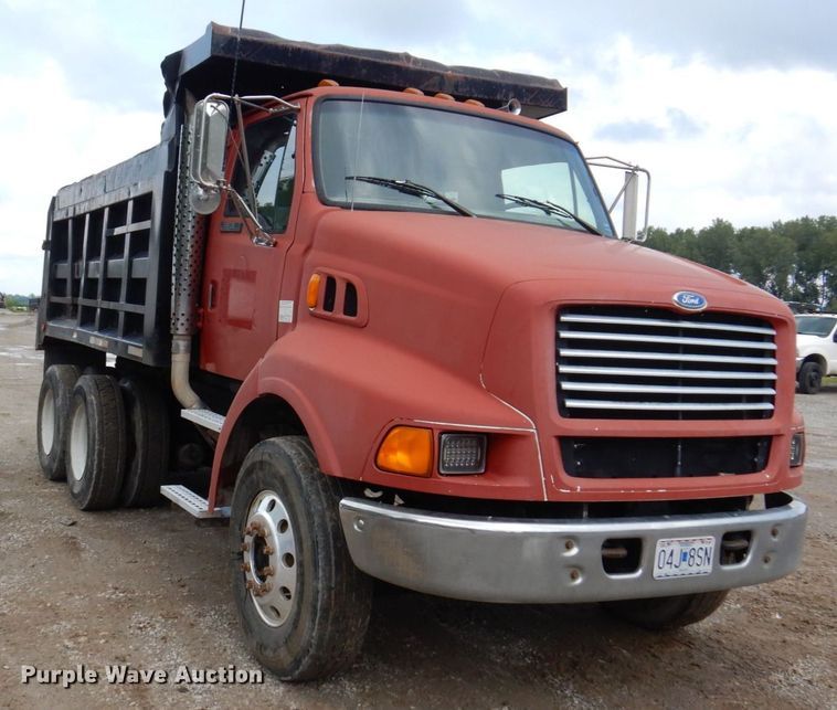 image for item KF9591 1997 Ford LNT8000  dump truck