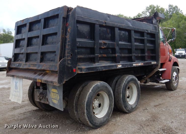 image for item KF9591 1997 Ford LNT8000  dump truck