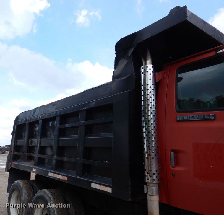 image for item KF9591 1997 Ford LNT8000  dump truck