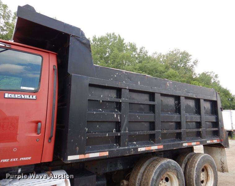 image for item KF9591 1997 Ford LNT8000  dump truck