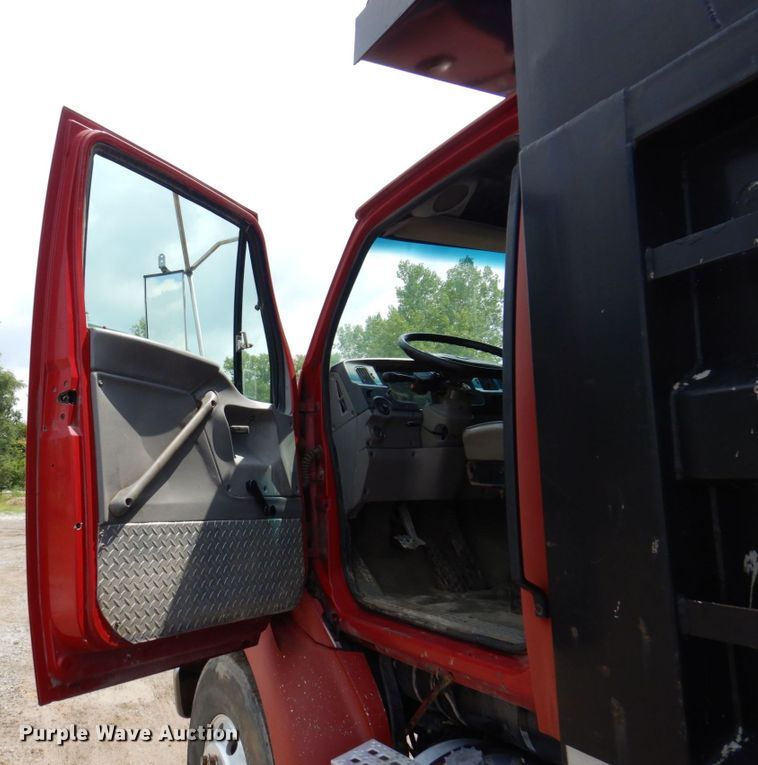 image for item KF9591 1997 Ford LNT8000  dump truck