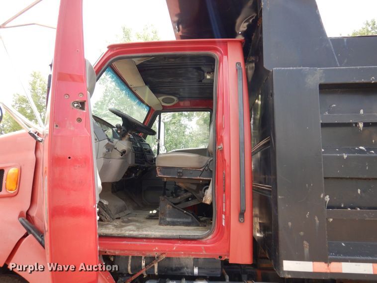 image for item KF9591 1997 Ford LNT8000  dump truck