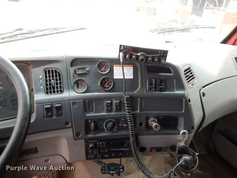 image for item KF9591 1997 Ford LNT8000  dump truck