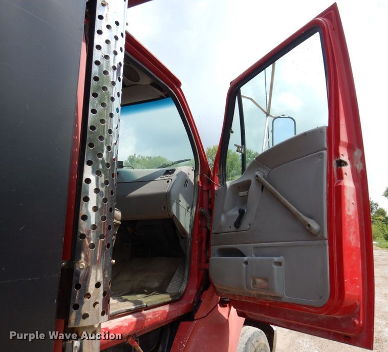 image for item KF9591 1997 Ford LNT8000  dump truck