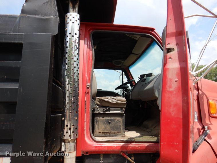 image for item KF9591 1997 Ford LNT8000  dump truck