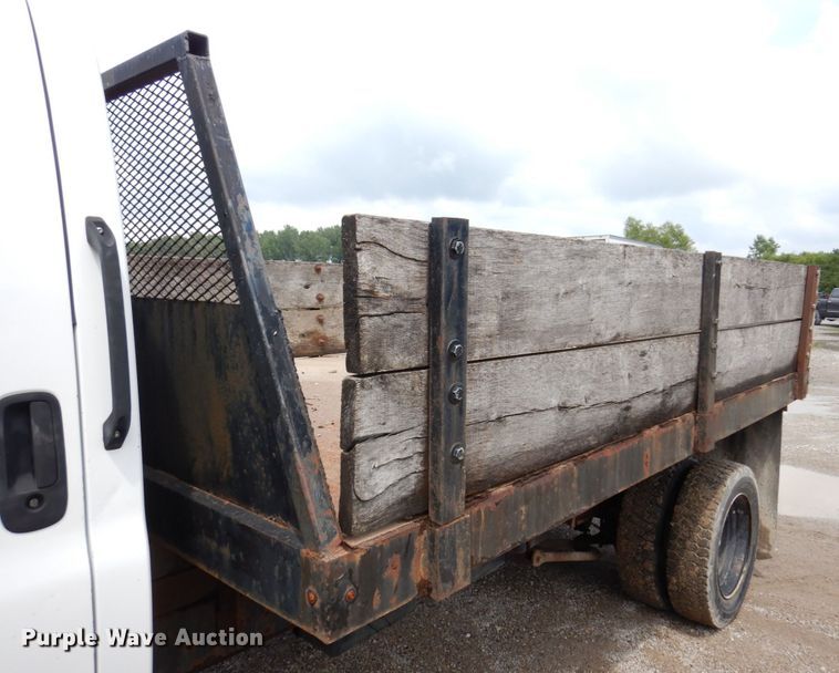 image for item KF9592 2003 GMC C4500  dump flatbed truck