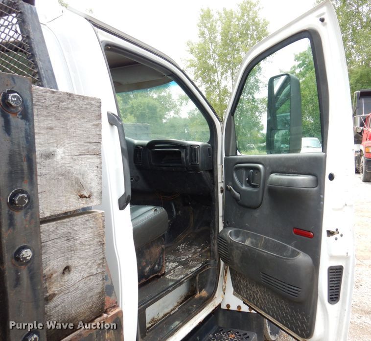 image for item KF9592 2003 GMC C4500  dump flatbed truck