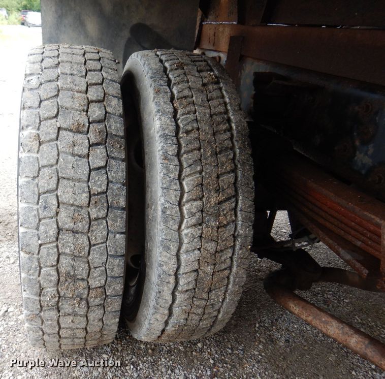 image for item KF9592 2003 GMC C4500  dump flatbed truck