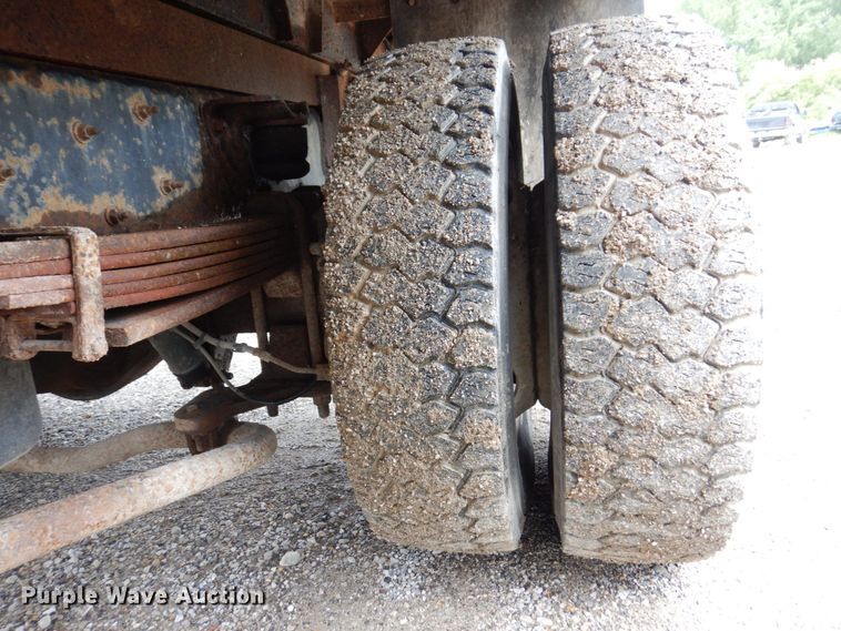 image for item KF9592 2003 GMC C4500  dump flatbed truck