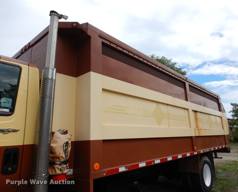 image for item KF9609 2010 International WorkStar 7300  refuse truck