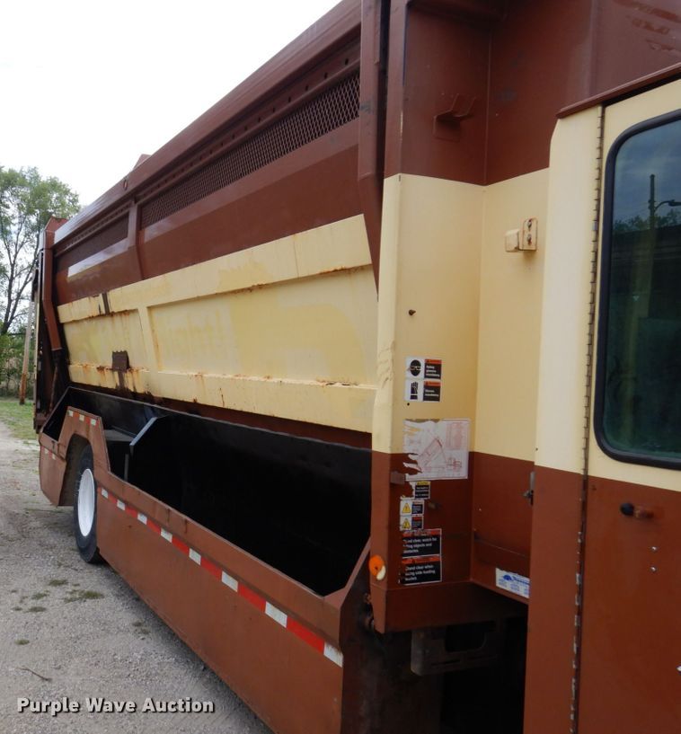 image for item KF9609 2010 International WorkStar 7300  refuse truck