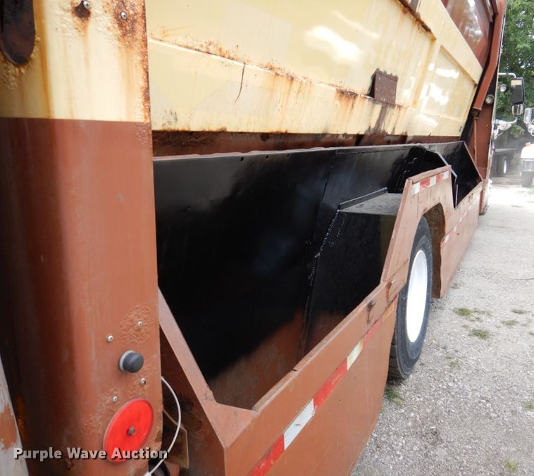 image for item KF9609 2010 International WorkStar 7300  refuse truck