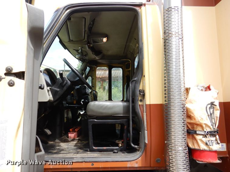 image for item KF9609 2010 International WorkStar 7300  refuse truck