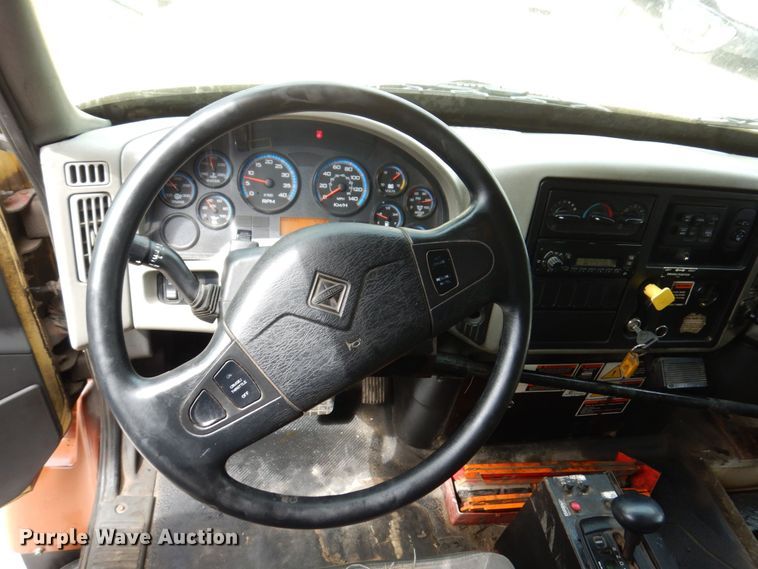 image for item KF9609 2010 International WorkStar 7300  refuse truck