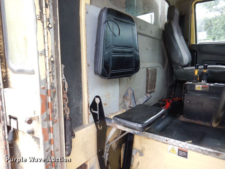 image for item KF9609 2010 International WorkStar 7300  refuse truck