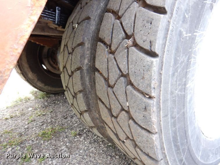 image for item KF9609 2010 International WorkStar 7300  refuse truck