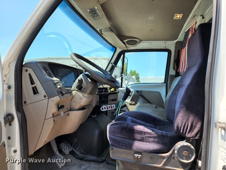 image for item KH9377 2007 Sterling L7500  flatbed truck