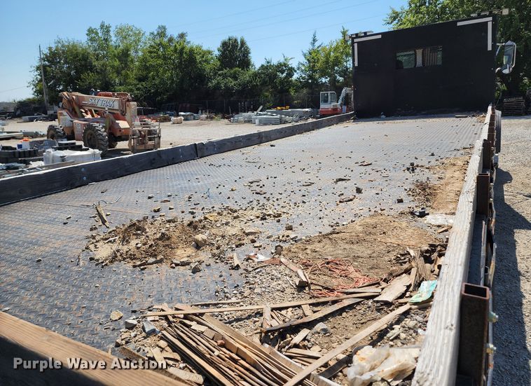 image for item KH9377 2007 Sterling L7500  flatbed truck