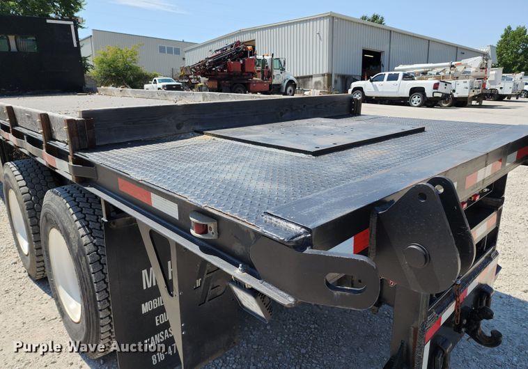 image for item KH9377 2007 Sterling L7500  flatbed truck