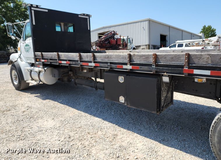 image for item KH9377 2007 Sterling L7500  flatbed truck