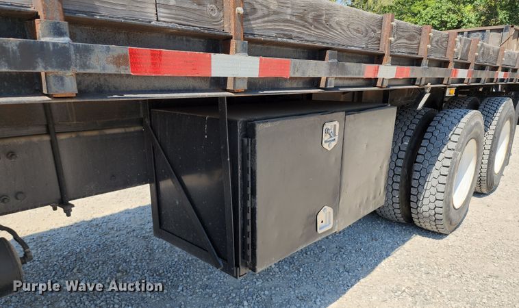 image for item KH9377 2007 Sterling L7500  flatbed truck