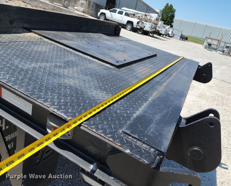 image for item KH9377 2007 Sterling L7500  flatbed truck