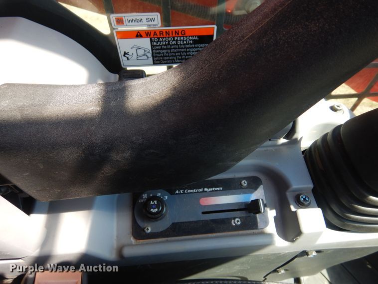 image for item KI9219 2021 Kubota SVL75-2  tracked skid steer loader