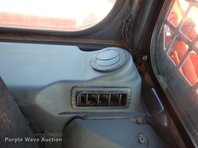 image for item KI9219 2021 Kubota SVL75-2  tracked skid steer loader