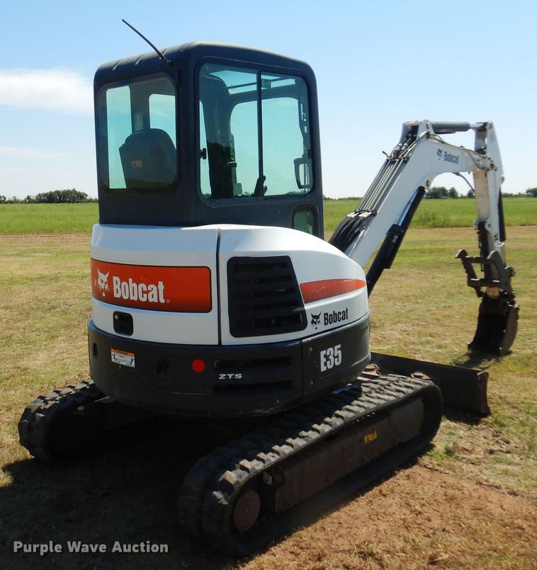 image for item KI9224 2016 Bobcat E35  mini excavator