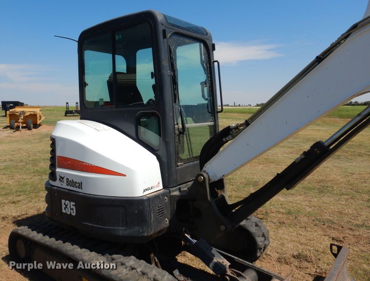 image for item KI9224 2016 Bobcat E35  mini excavator