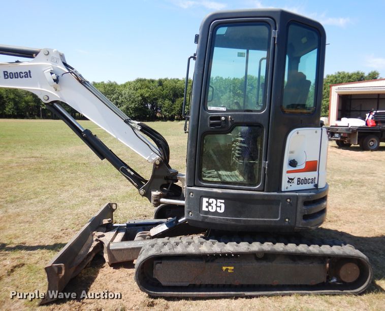 image for item KI9224 2016 Bobcat E35  mini excavator