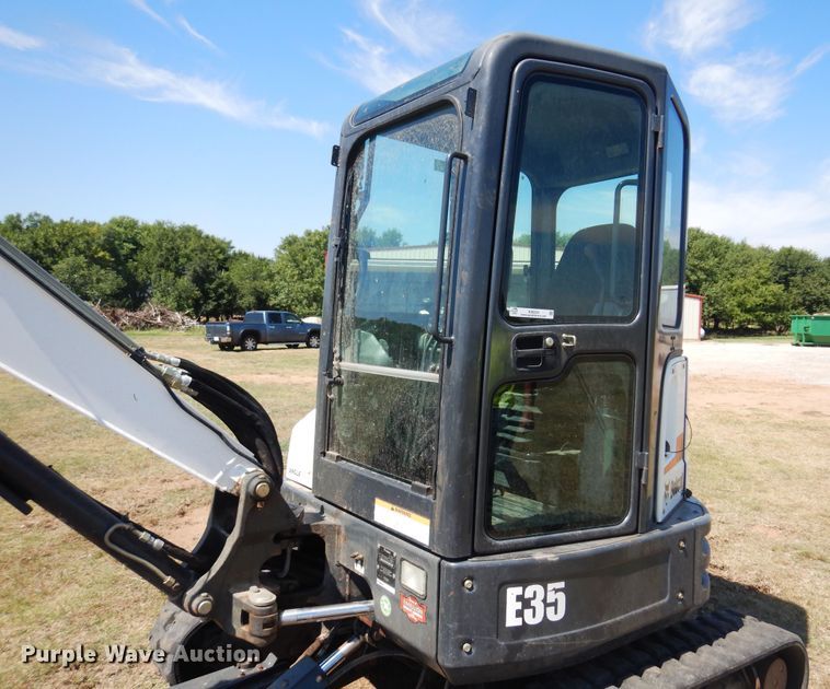 image for item KI9224 2016 Bobcat E35  mini excavator