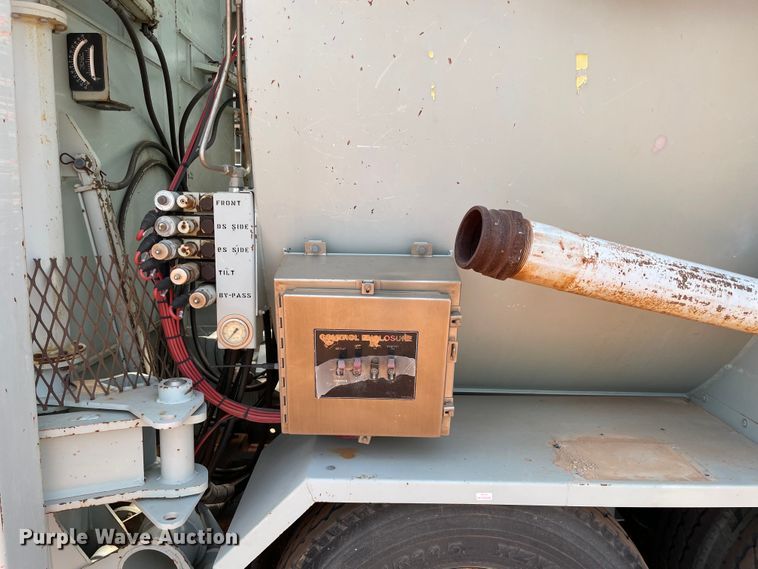 image for item KJ9767 2012 Mertz PS-2500  sand silo trailer