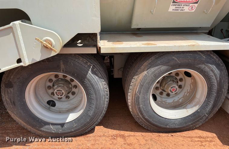 image for item KJ9768 2011 Mertz PS-2500  sand silo trailer