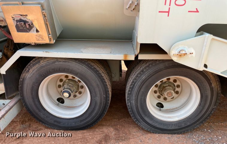 image for item KJ9768 2011 Mertz PS-2500  sand silo trailer