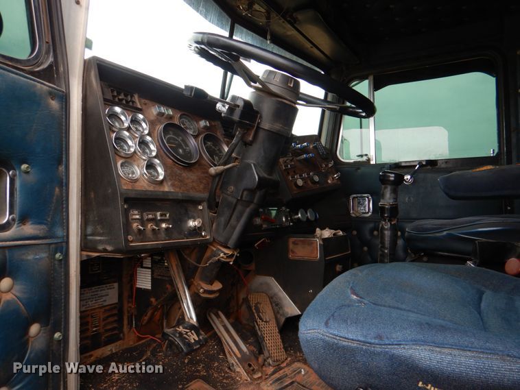 image for item KP9255 1987 Kenworth T600  dump truck