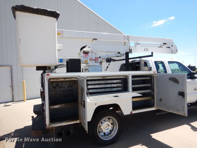 image for item LB9860 2011 Ford F450 Super Duty Lariat  SuperCab Bucket truck