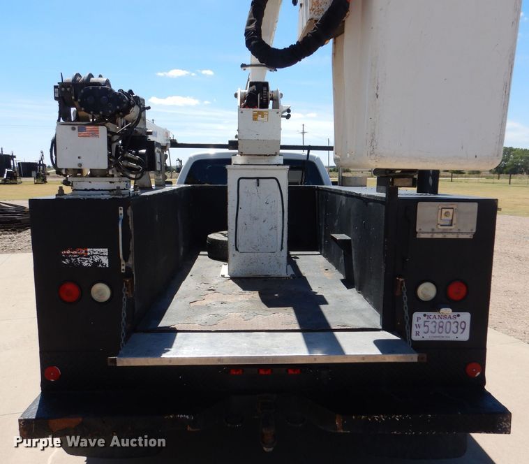 image for item LB9860 2011 Ford F450 Super Duty Lariat  SuperCab Bucket truck