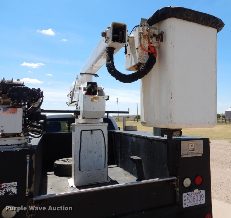 image for item LB9860 2011 Ford F450 Super Duty Lariat  SuperCab Bucket truck