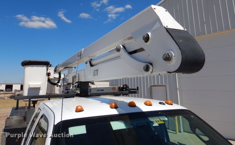 image for item LB9860 2011 Ford F450 Super Duty Lariat  SuperCab Bucket truck