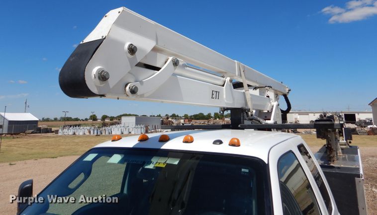 image for item LB9860 2011 Ford F450 Super Duty Lariat  SuperCab Bucket truck